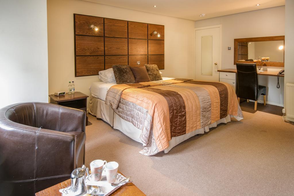 Queenshead Hotel Kelso Room photo
